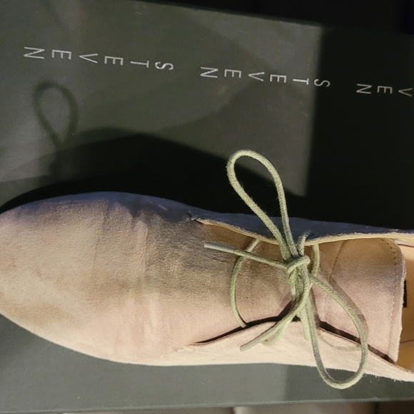 Steve Madden "Tobyy" Taupe Suede Booties 9 - Picture 2 of 5